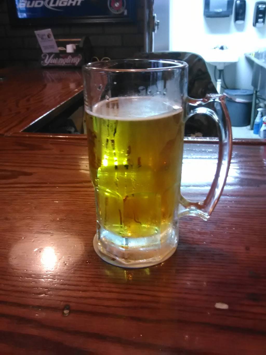 Town Hill Tavern | restaurant | 998 Willey St, Morgantown, WV 26505, USA | 3042848104 OR +1 304-284-8104