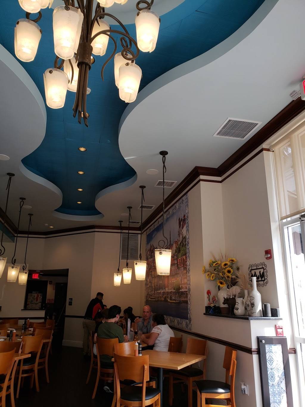 Luso’s Portuguese Grille | restaurant | 10511 SW Village Center Dr, Port St. Lucie, FL 34987, USA | 7723032400 OR +1 772-303-2400
