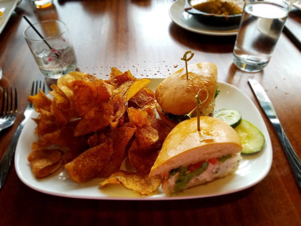 River House Restaurant and Raw Bar | restaurant | 3015 River Rd, Louisville, KY 40207, USA | 5028975000 OR +1 502-897-5000