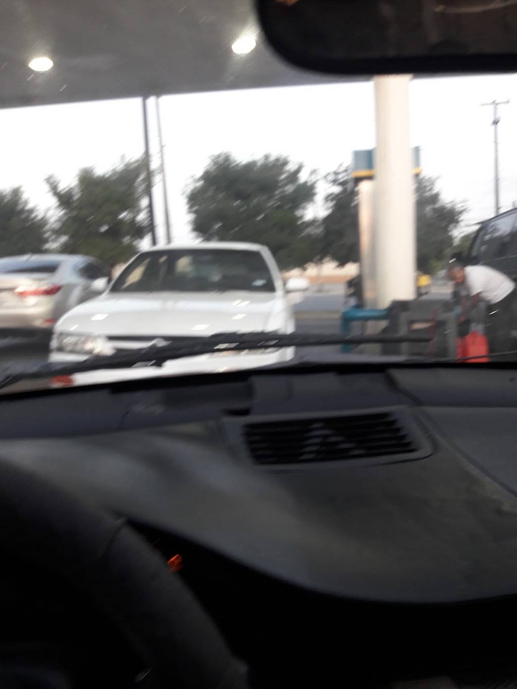 Circle K | cafe | 1802 S General McMullen Dr, San Antonio, TX 78226, USA | 2104310120 OR +1 210-431-0120