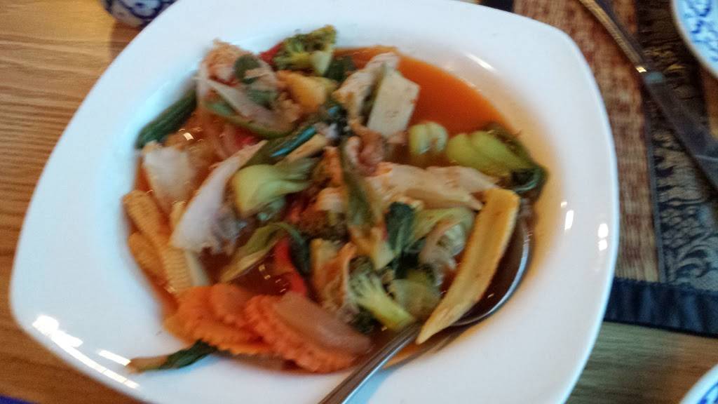 Som Siam Thai Restaurant | restaurant | 63 Whitfield St, Guilford, CT 06437, USA | 2034580228 OR +1 203-458-0228