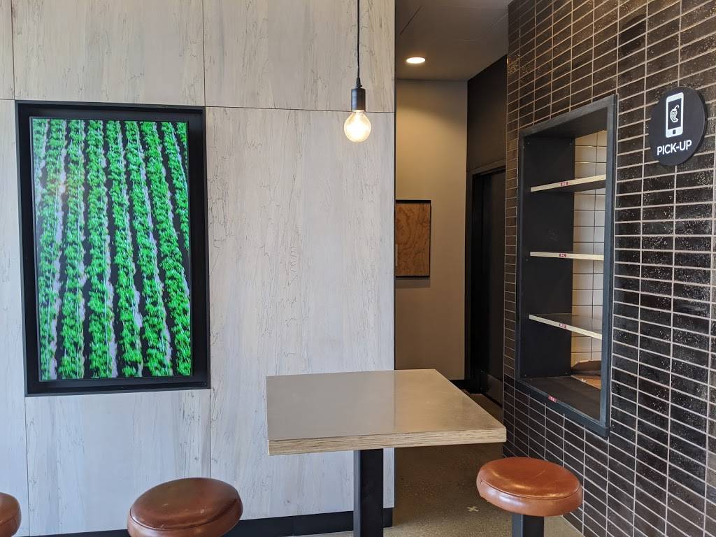 Chipotle Mexican Grill | restaurant | 7903 Crossings Of, Beckett Meadows Dr Suite 101, West Chester Township, OH 45069, USA | 5136822999 OR +1 513-682-2999