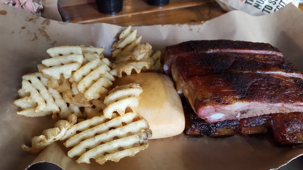 Dickeys Barbecue Pit | restaurant | 2363 E Colorado Blvd, Pasadena, CA 91107, USA | 6269932862 OR +1 626-993-2862