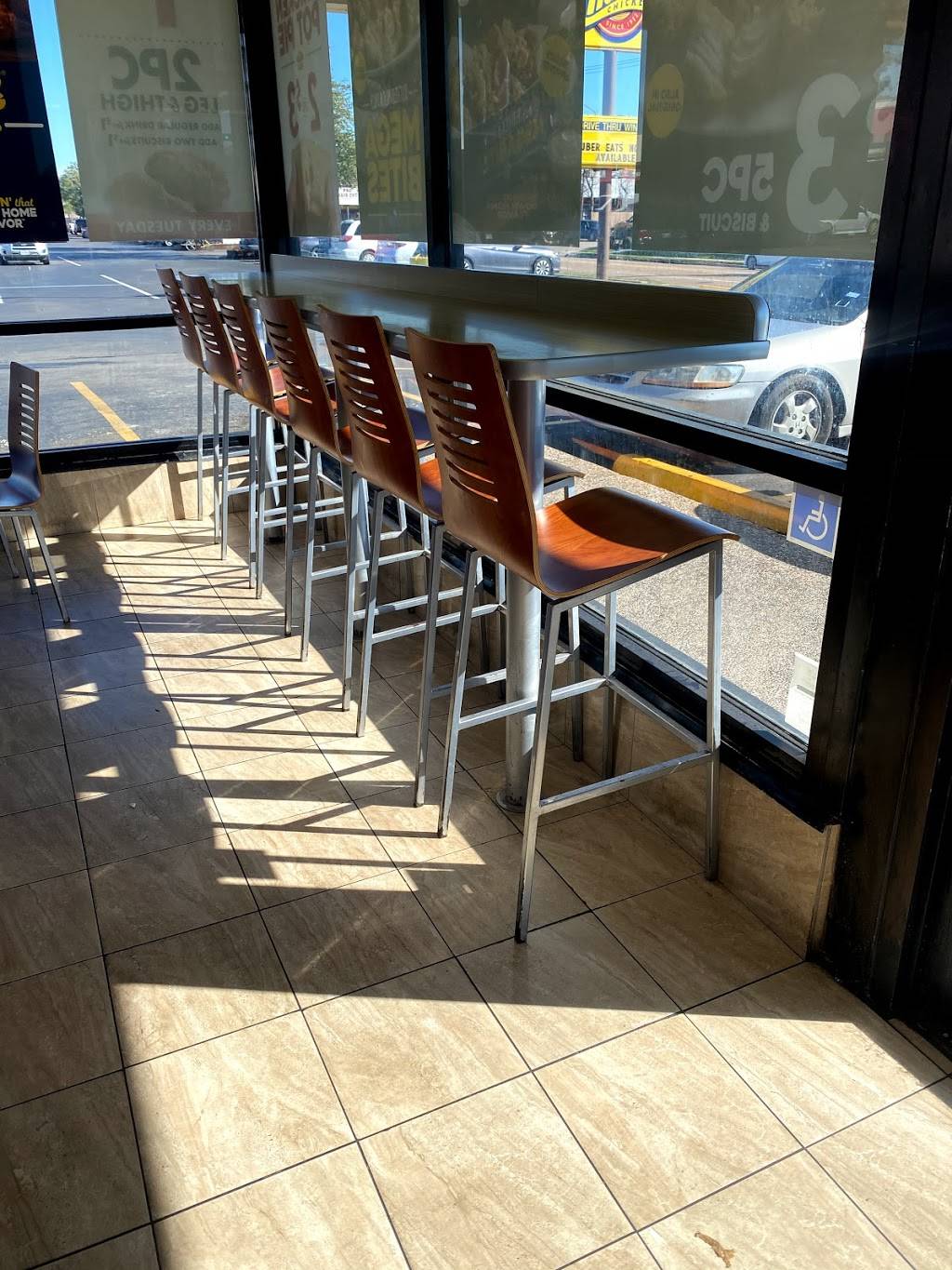 Churchs Chicken | restaurant | 10080 Long Point Rd, Houston, TX 77055, USA | 7134675310 OR +1 713-467-5310