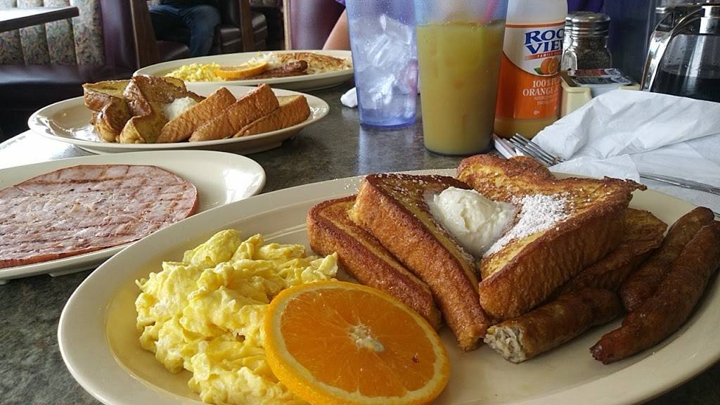 Toms Famous Burgers 11 | restaurant | 8121 State St, South Gate, CA 90280, USA | 3235631717 OR +1 323-563-1717