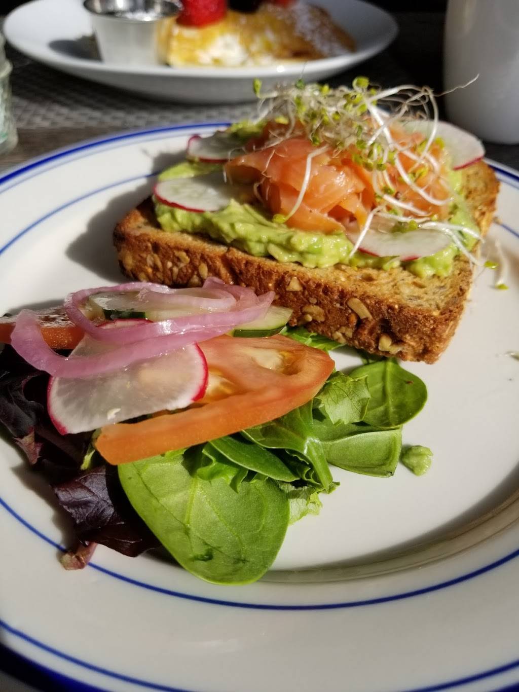 Blue Cafe | restaurant | 60 S Finley Ave, Basking Ridge, NJ 07920, USA | 9087666100 OR +1 908-766-6100