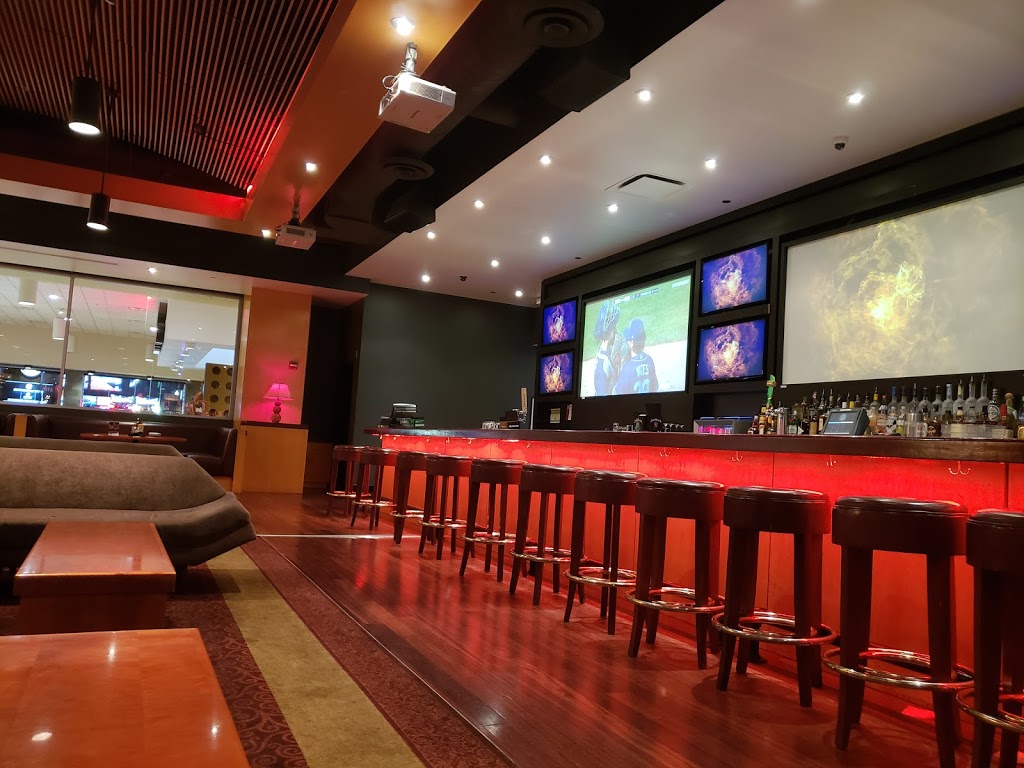 Lucky Strike Downtown Chicago | night club | 322 E Illinois St, Chicago, IL 60611, USA | 3122458331 OR +1 312-245-8331