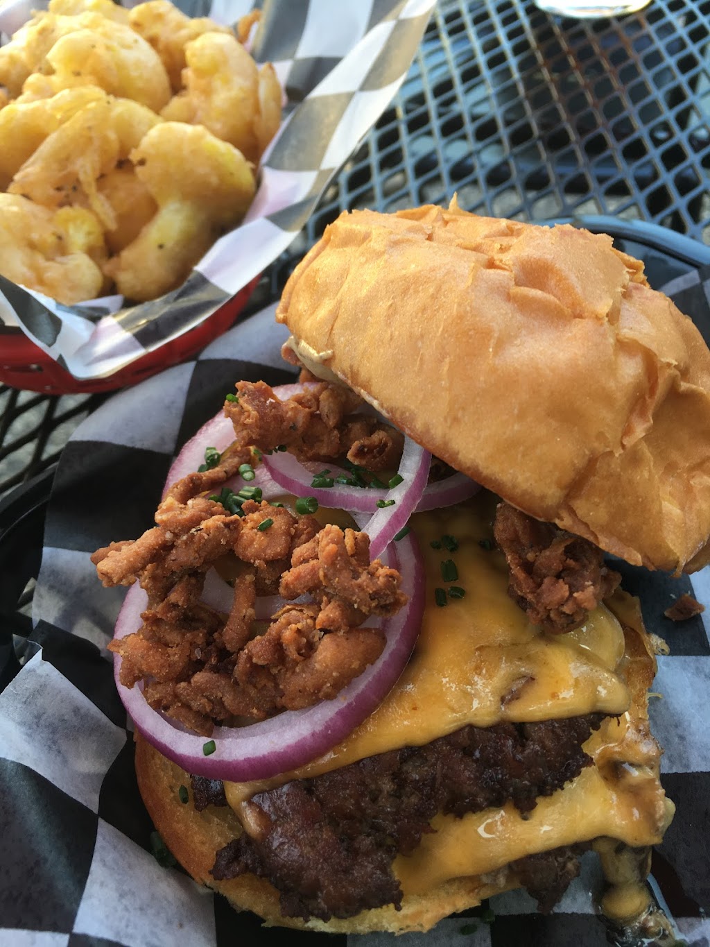 Bay Street Burger Dive | restaurant | 731 Randolph Ave, St Paul, MN 55102, USA | 6512943240 OR +1 651-294-3240