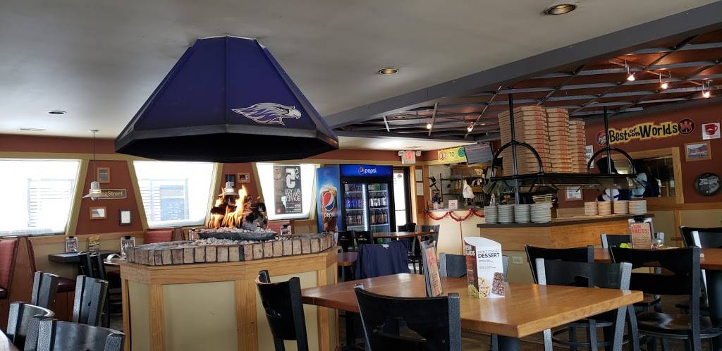 Pizza Hut | restaurant | 1107 W Main St, Whitewater, WI 53190, USA | 2624737887 OR +1 262-473-7887