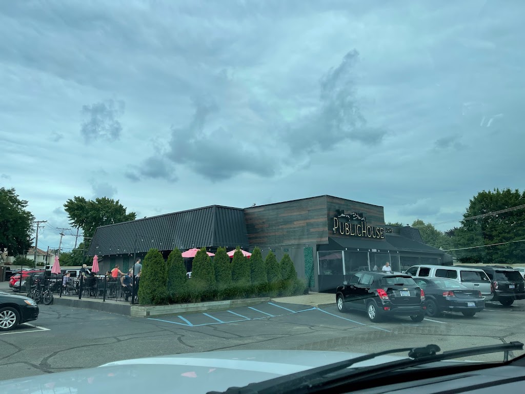 Johnny Blacks Public House | restaurant | 35000 Moravian Dr, Sterling Heights, MI 48312, USA | 5865539513 OR +1 586-553-9513