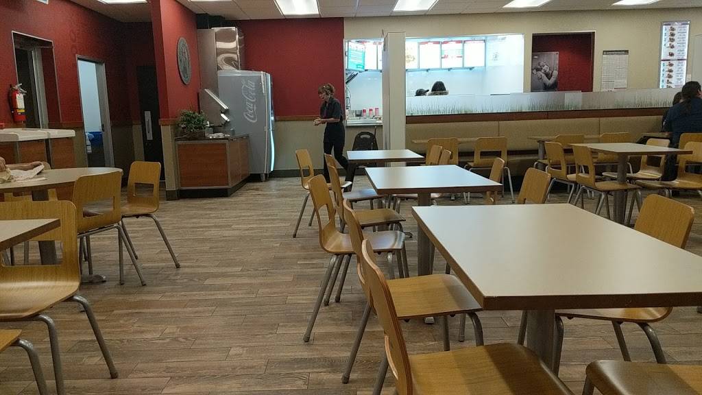 Wendys | restaurant | 1590 Huron Church Rd, Windsor, ON N9C 2L1, Canada | 5192544406 OR +1 519-254-4406