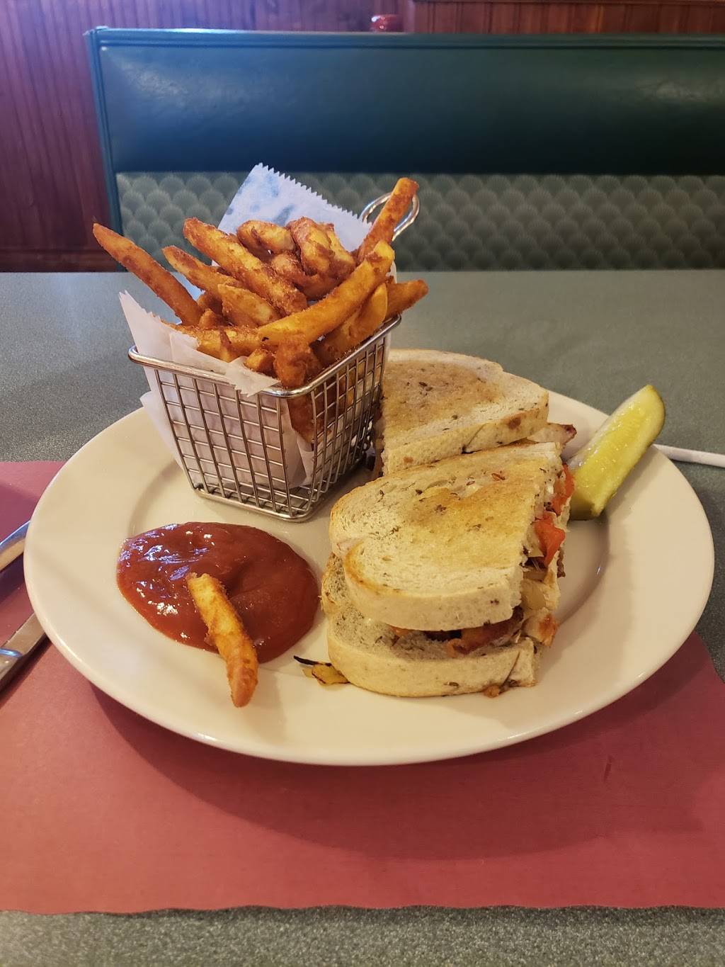 Angelinas Restaurant | restaurant | 555 Hazard Ave, Enfield, CT 06082, USA | 8607630399 OR +1 860-763-0399