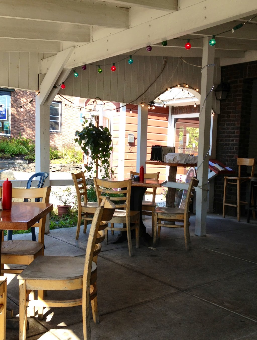 Landau Grill | restaurant | 17 Mill Hill Rd, Woodstock, NY 12498, USA | 8456798937 OR +1 845-679-8937