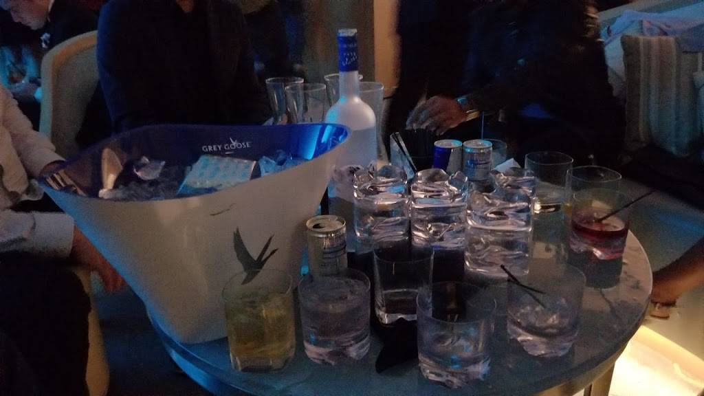 Aqua Lounge | restaurant | 690 Newport Center Dr, Newport Beach, CA 92660, USA | 9497604920 OR +1 949-760-4920