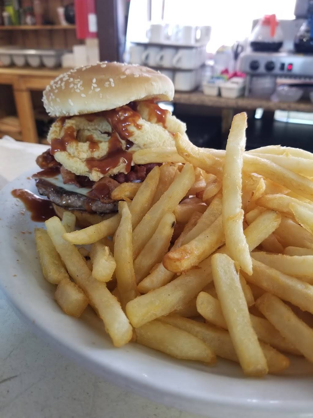 Bessies Lunch | restaurant | 266 NH-125, Brentwood, NH 03833, USA | 6036424132 OR +1 603-642-4132