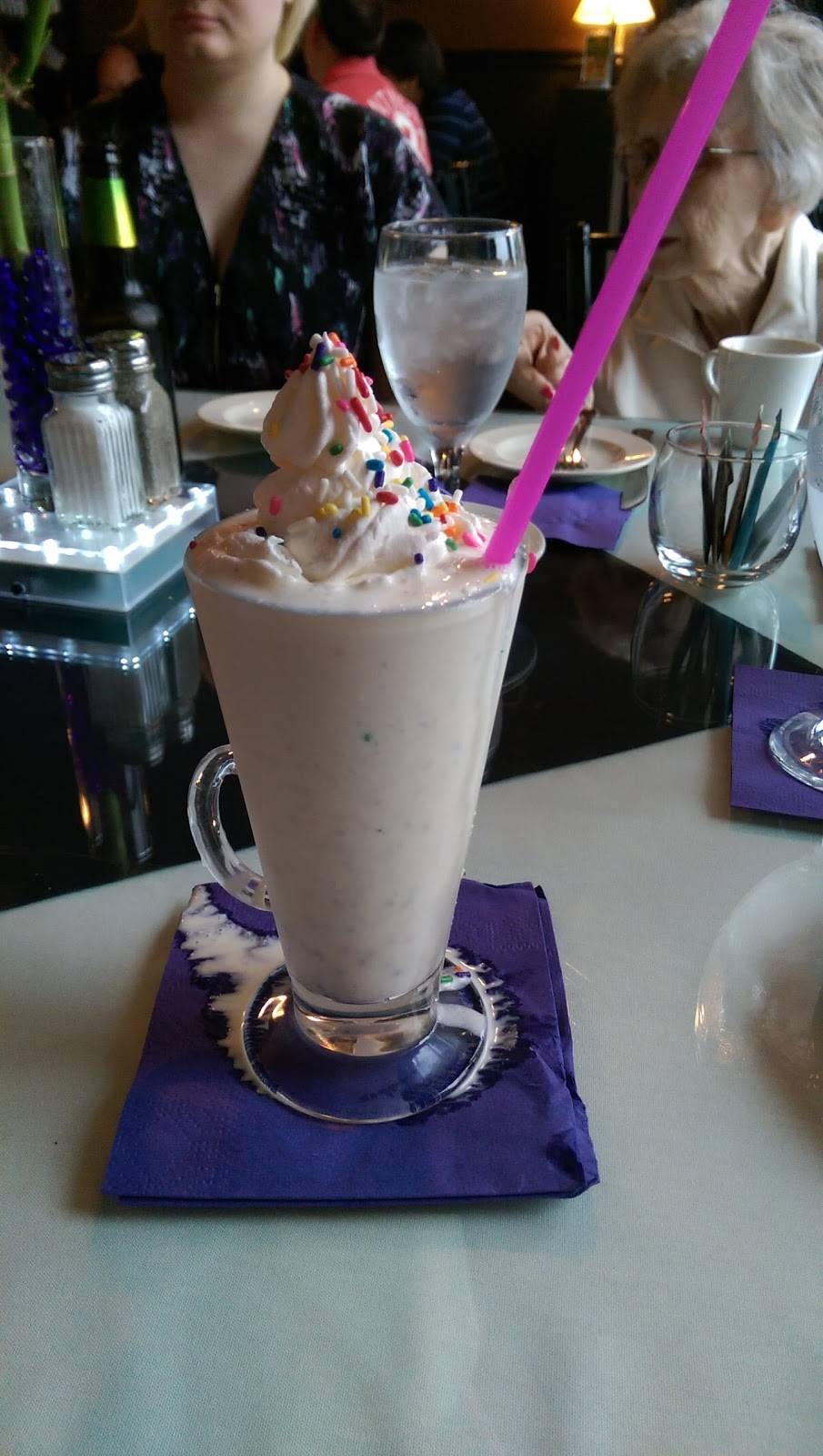 Magnolias Restaurant & Catering | restaurant | 130 N Lafayette St, Macomb, IL 61455, USA | 3098332725 OR +1 309-833-2725