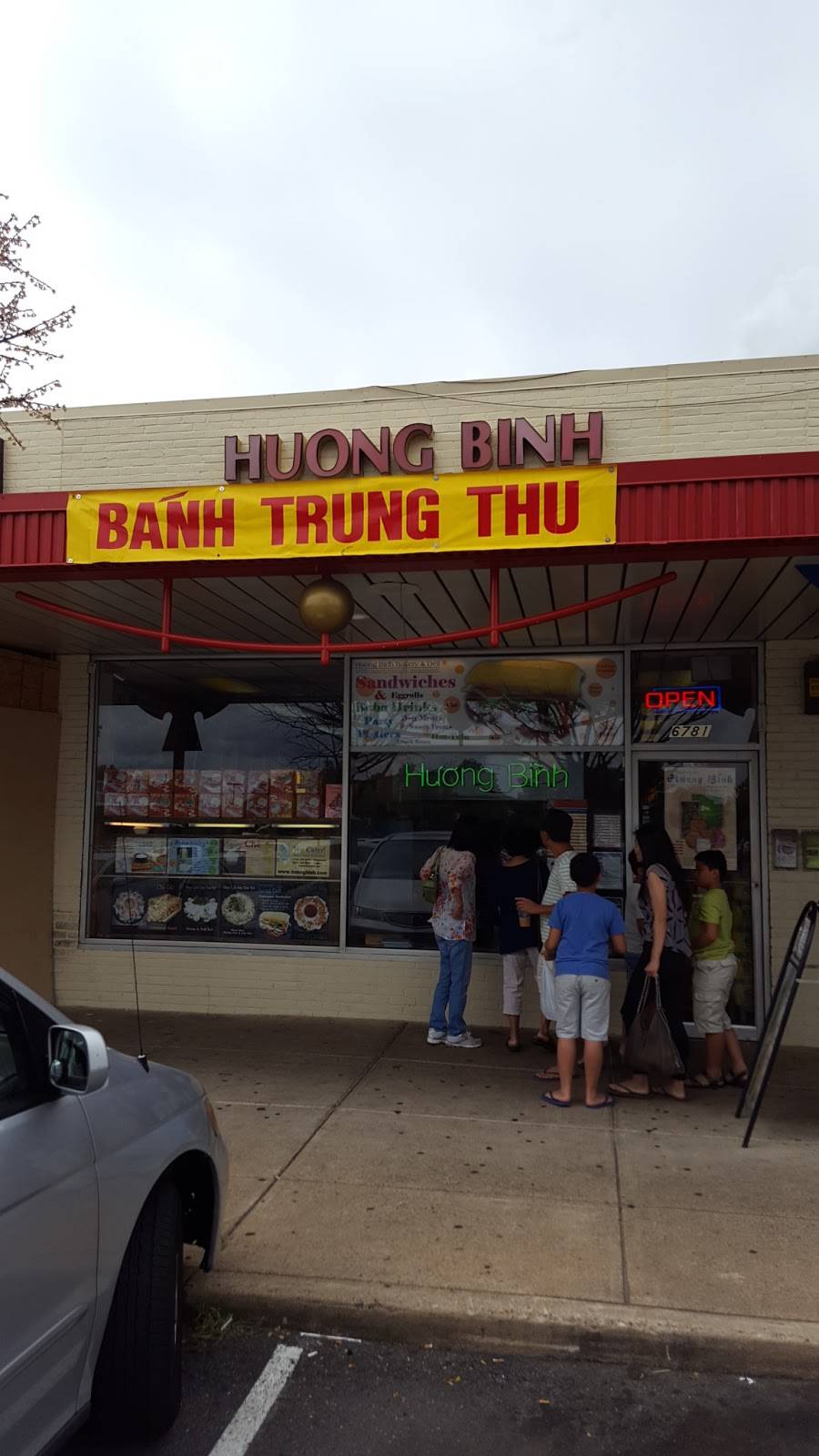 Huong Binh Bakery | restaurant | 6781 Wilson Blvd, Falls Church, VA 22044, USA | 7032379228 OR +1 703-237-9228