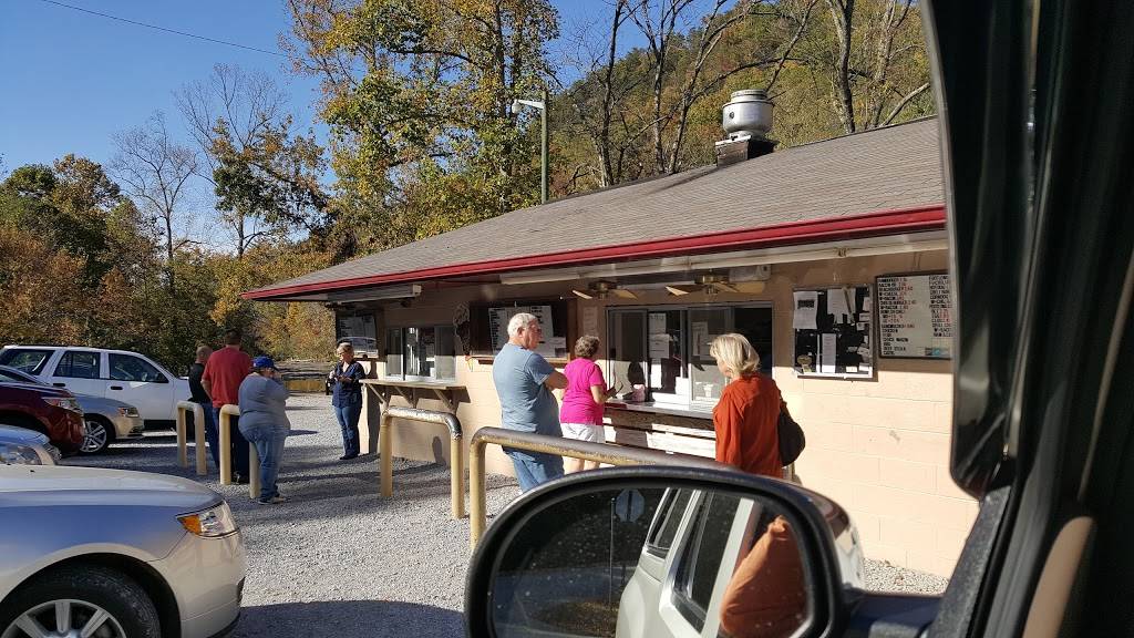 Tellico Beach Drive In | restaurant | 1801 Cherohala Skyway, Tellico Plains, TN 37385, USA | 4232532606 OR +1 423-253-2606
