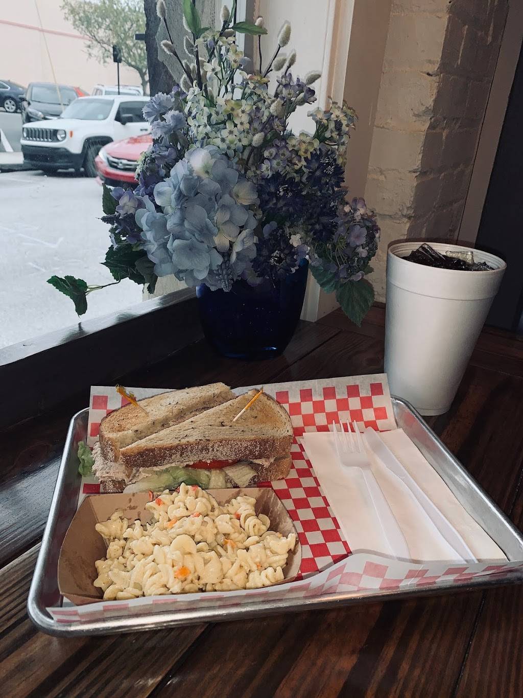 Ellens Café On 3RD | restaurant | 110 S 3rd St, Leesburg, FL 34748, USA | 3526301313 OR +1 352-630-1313