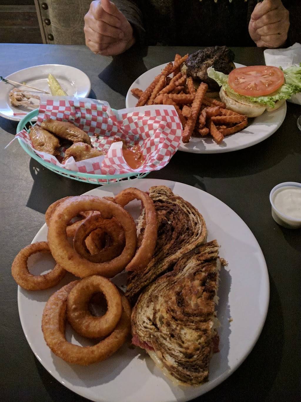 The Draught Room | restaurant | 46 Diamond Run Mall Pl #100, Rutland, VT 05701, USA | 8028558709 OR +1 802-855-8709