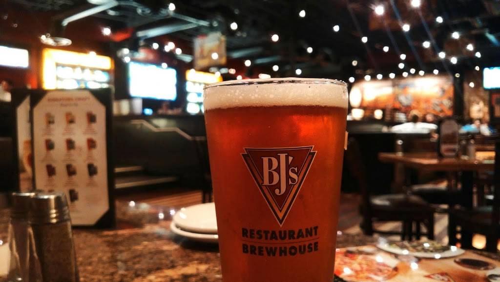 BJs Restaurant & Brewhouse | restaurant | 1101 N Central Expy, Plano, TX 75075, USA | 9724244262 OR +1 972-424-4262