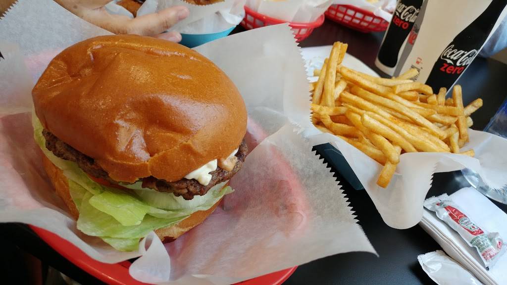 Hungry Hut | restaurant | 42008 Tollhouse Rd, Shaver Lake, CA 93664, USA | 5598413222 OR +1 559-841-3222