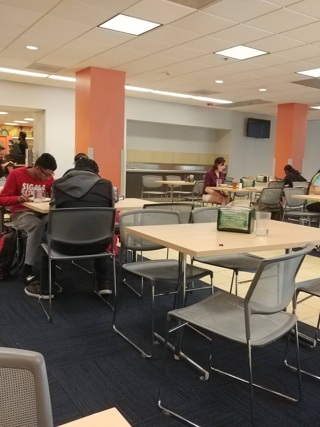 Gold n Greens | restaurant | 695 Williams Mall, Detroit, MI 48202, USA | 3135774200 OR +1 313-577-4200