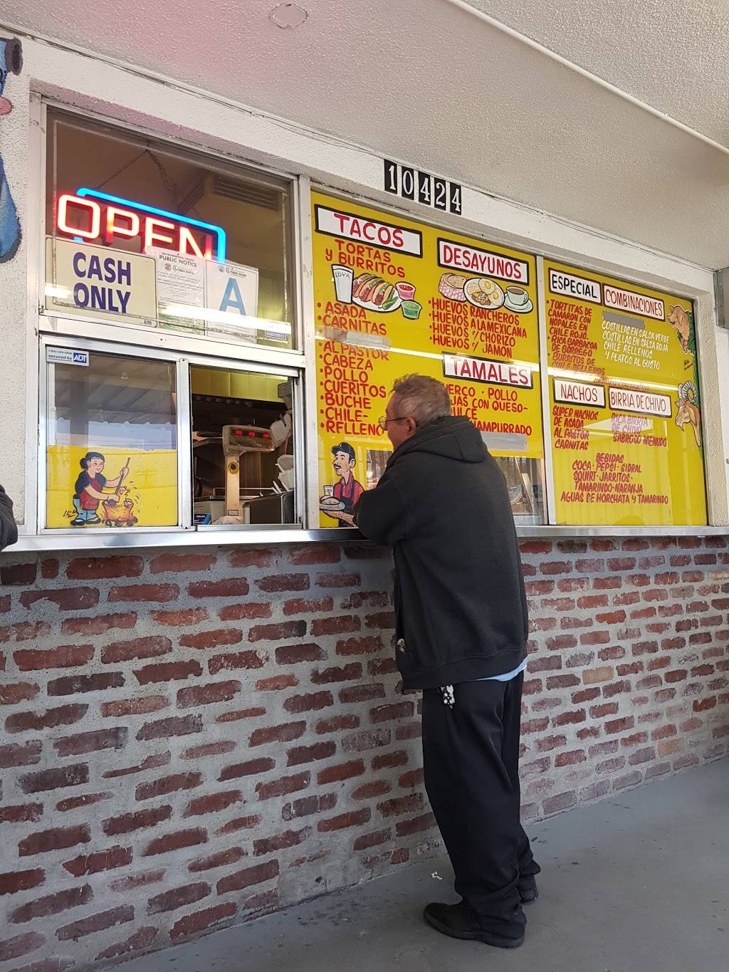 Carnitas Loya Fast Food | restaurant | 10424 Laurel Canyon Blvd B, Pacoima, CA 91331, USA | 8188994223 OR +1 818-899-4223