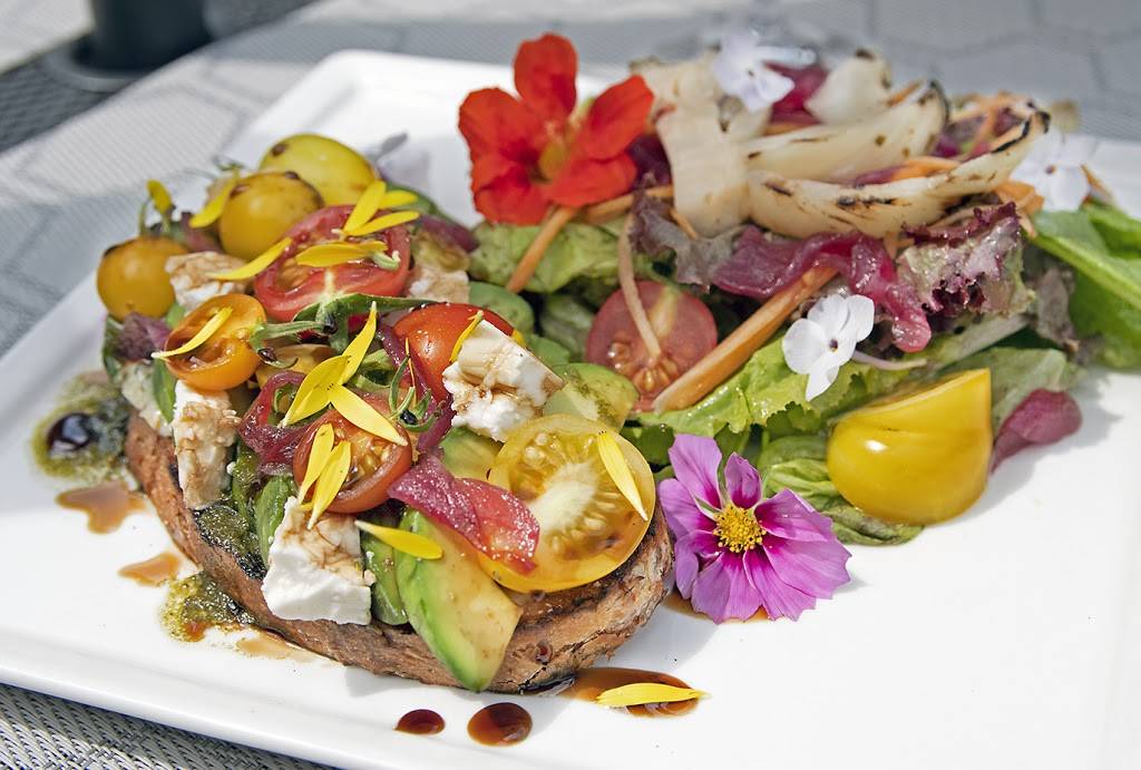 Twisted Lemon Restaurant | restaurant | 3 Norton St W, Cayuga, ON N0A 1E0, Canada | 9057726636 OR +1 905-772-6636