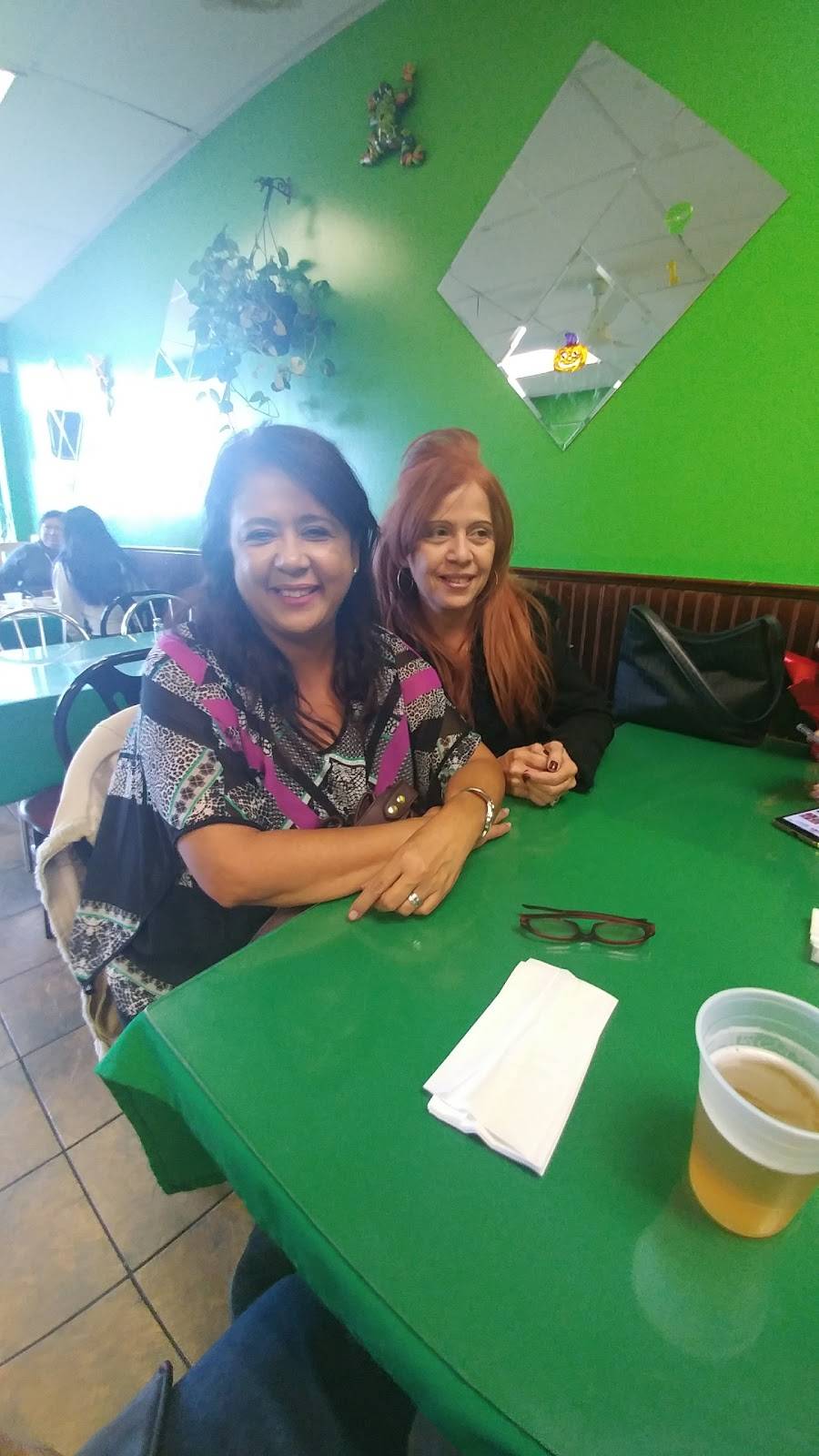 East Main Pizza | restaurant | 1175 E Main St, Bridgeport, CT 06608, USA | 2033360834 OR +1 203-336-0834