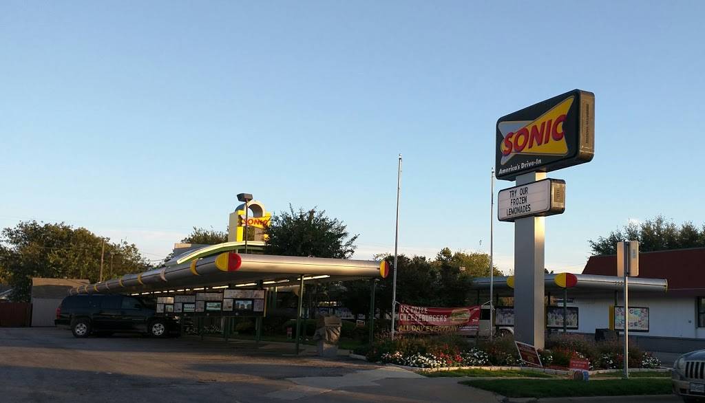 Sonic Drive-In | restaurant | 1104 Ferris Ave, Waxahachie, TX 75165, USA | 9729376121 OR +1 972-937-6121
