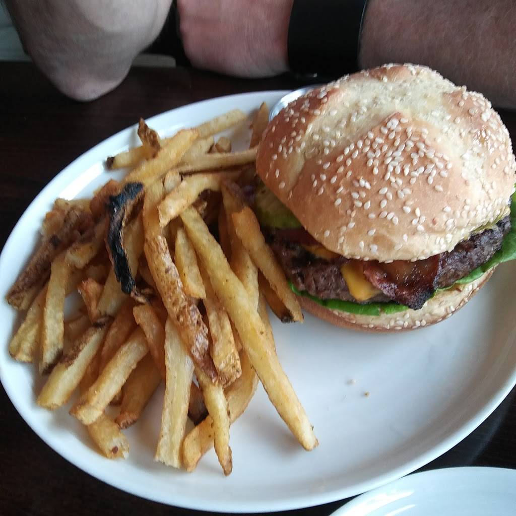 Slainte Irish Pub | restaurant | 34 Union St, New Bedford, MA 02740, USA | 5089943355 OR +1 508-994-3355