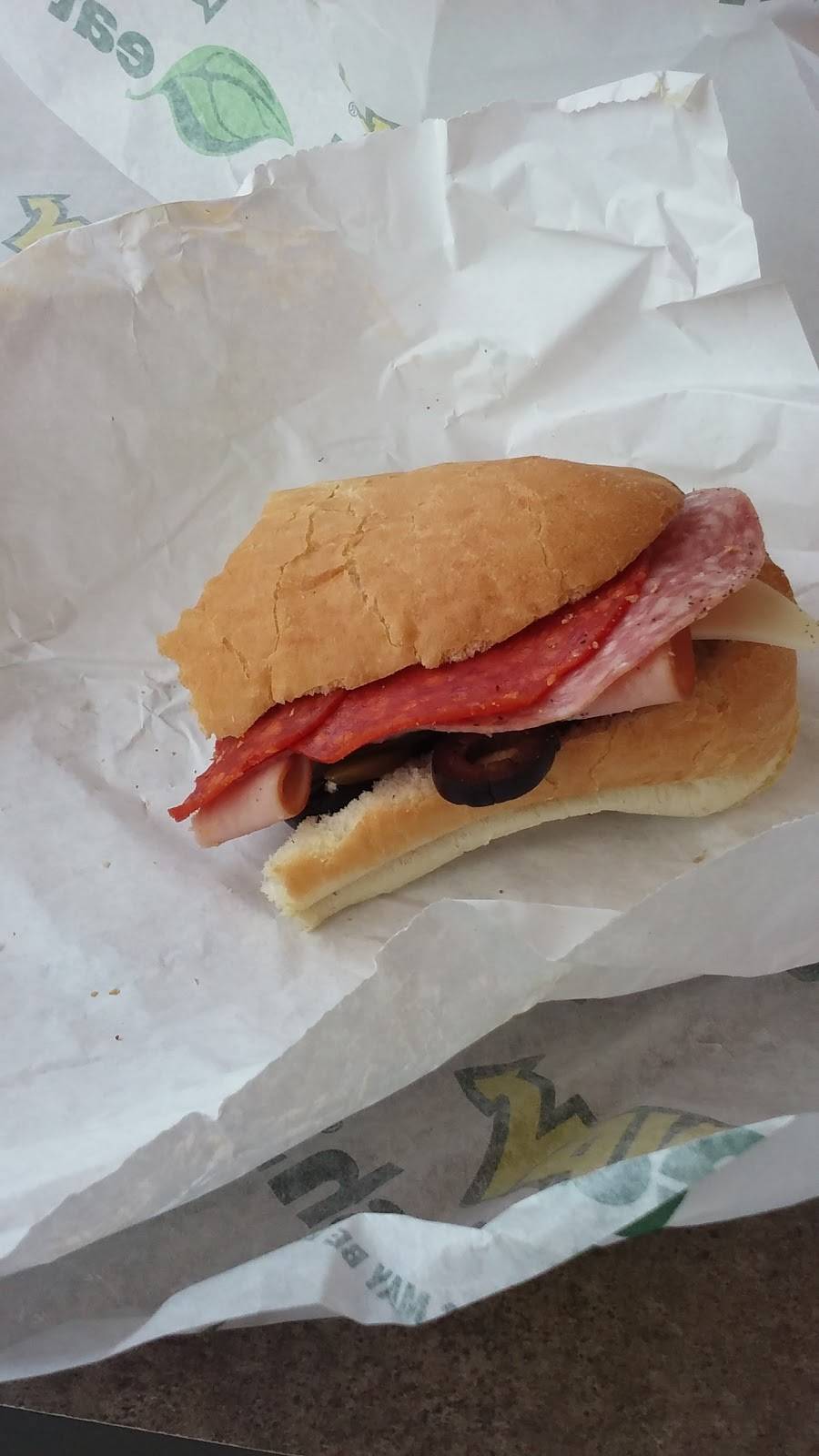 Subway | restaurant | 1621 N Main Ave Suite 1 Arcadia Main Shopping Ctr, San Antonio, TX 78212, USA | 2102277827 OR +1 210-227-7827