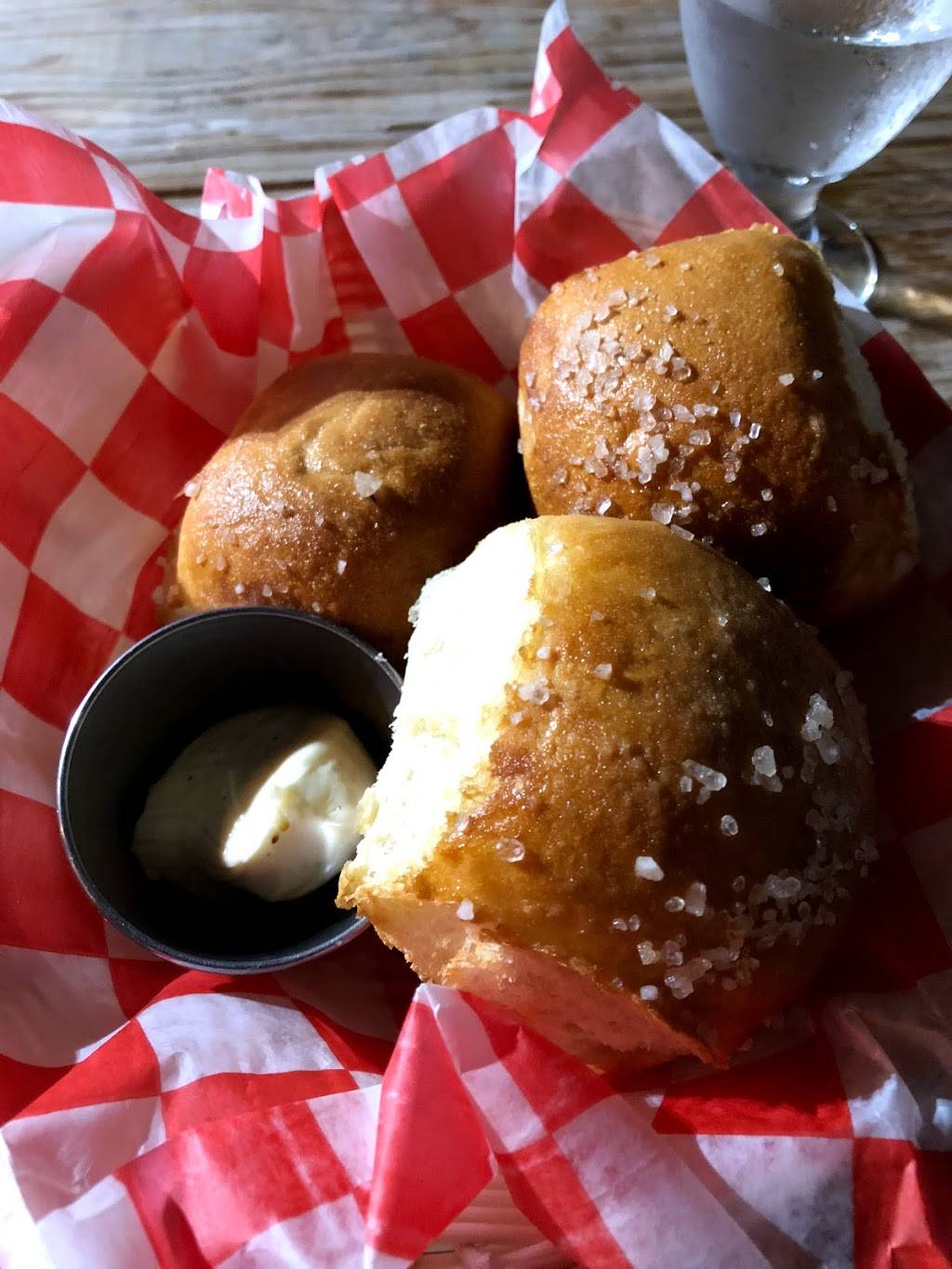 Epic Oyster | restaurant | 70 County Rd, North Falmouth, MA 02556, USA | 5085633742 OR +1 508-563-3742