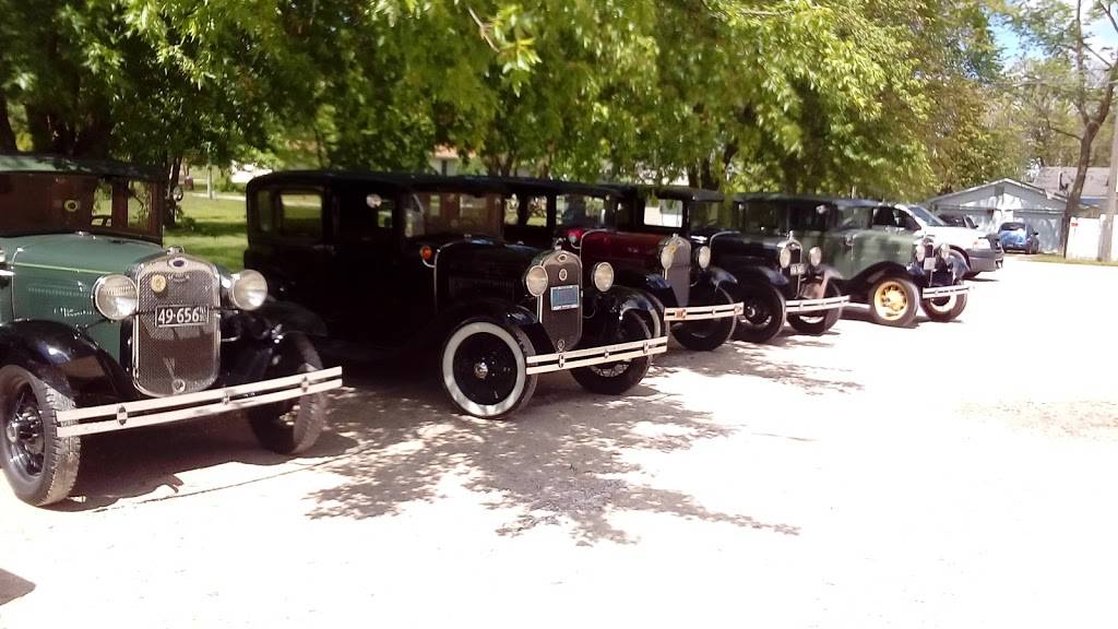 Pour Farmer’s Pub | restaurant | 210 W Tremont St, Odell, IL 60460, USA | 8159982556 OR +1 815-998-2556