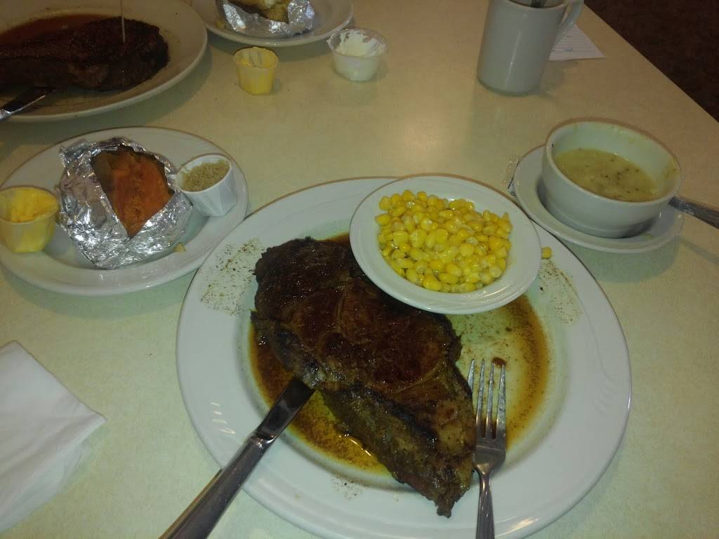 Crossroads Family Restaurant | restaurant | 606 S Council St, Attica, IN 47918, USA | 7657622971 OR +1 765-762-2971