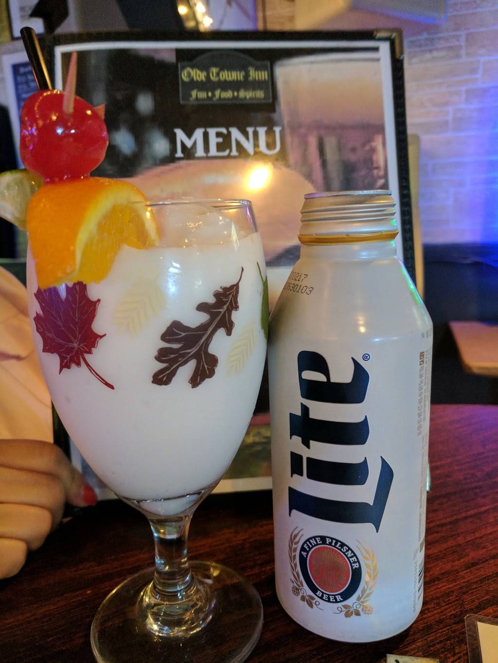 Olde Towne Inn | night club | 412 Bluff City Blvd, Elgin, IL 60120, USA | 8479301900 OR +1 847-930-1900