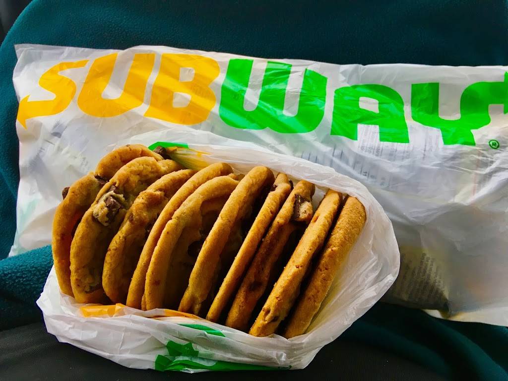 Subway | restaurant | Quebec Canada, 438 Boulevard Saint-Joseph, Gatineau, QC J8Y 3Y7, Canada | 8197716450 OR +1 819-771-6450