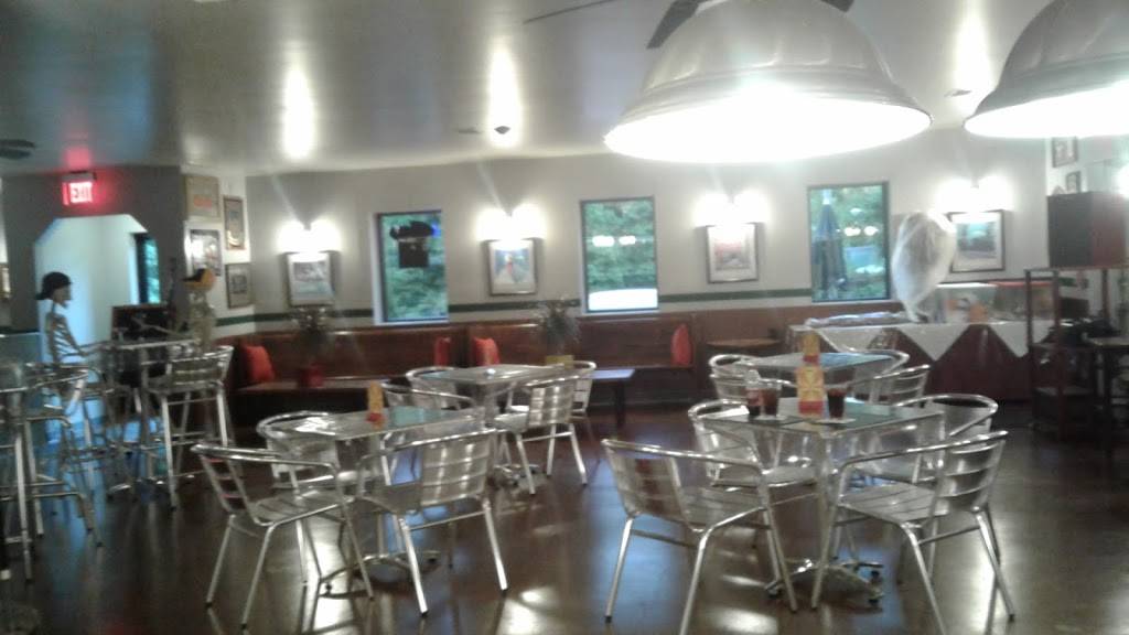 The Pour House | restaurant | 5790 Robert C Byrd Dr, Bradley, WV 25818, USA | 3048777919 OR +1 304-877-7919