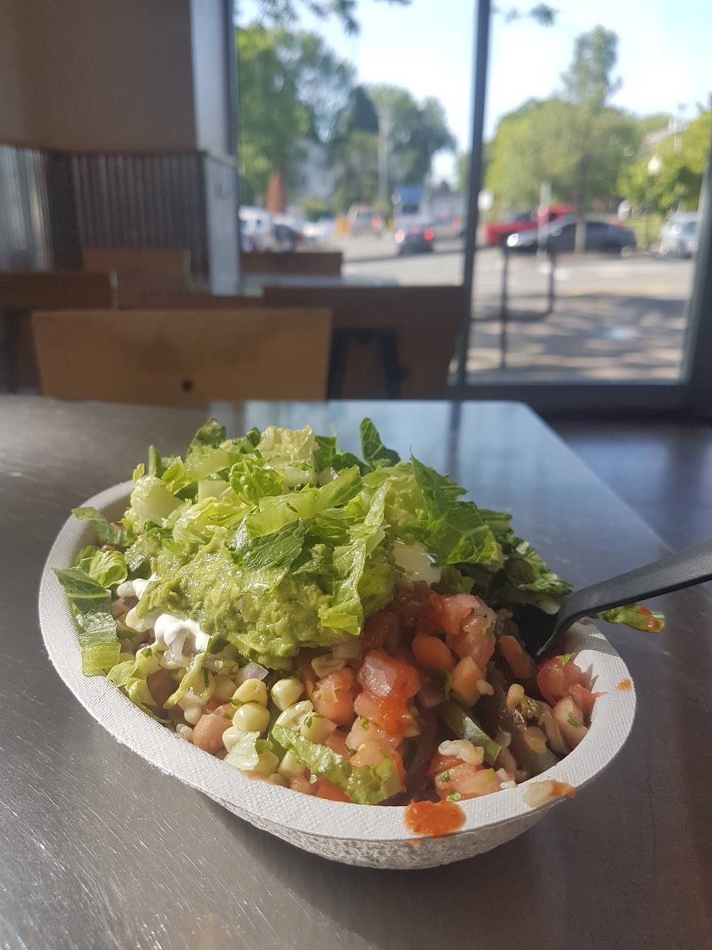 Chipotle Mexican Grill | restaurant | 966 Farmington Ave, West Hartford, CT 06107, USA | 8605868281 OR +1 860-586-8281