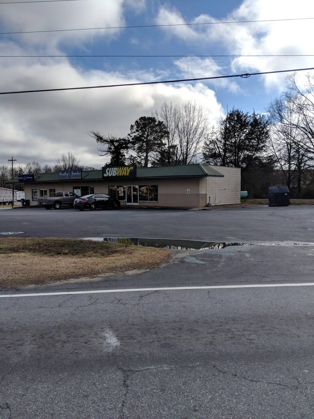 Subway | restaurant | 105 US-123, Seneca, SC 29678, USA | 8648827827 OR +1 864-882-7827