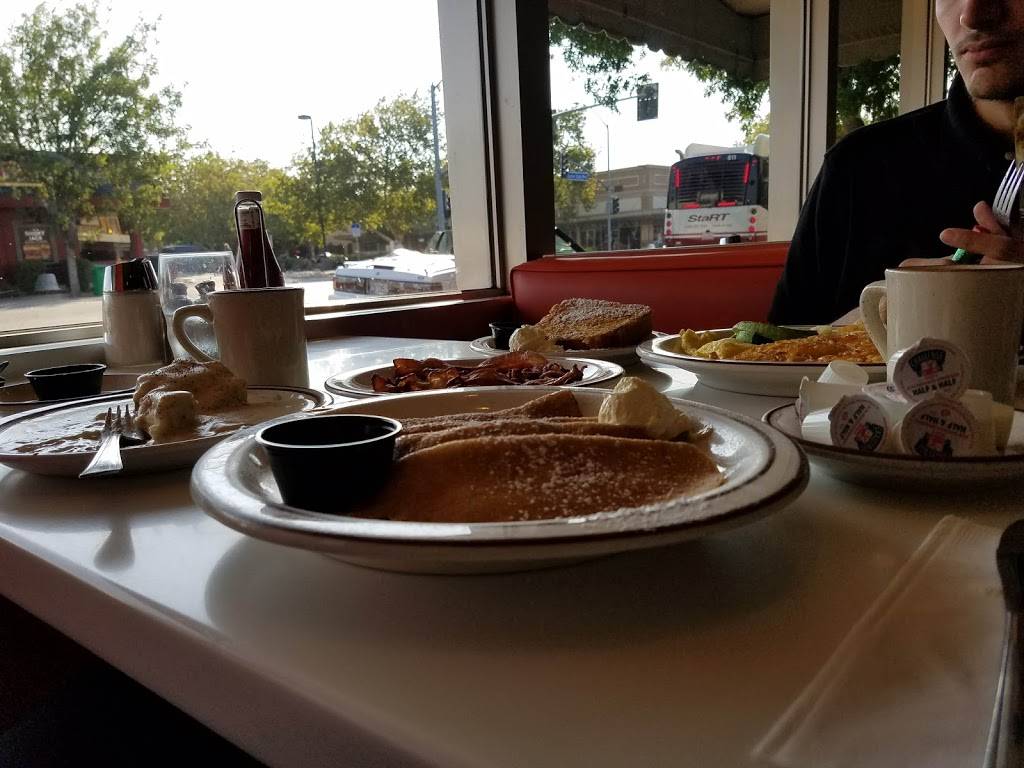 Latifs Restaurant | restaurant | 111 N Golden State Blvd, Turlock, CA 95380, USA | 2096345351 OR +1 209-634-5351