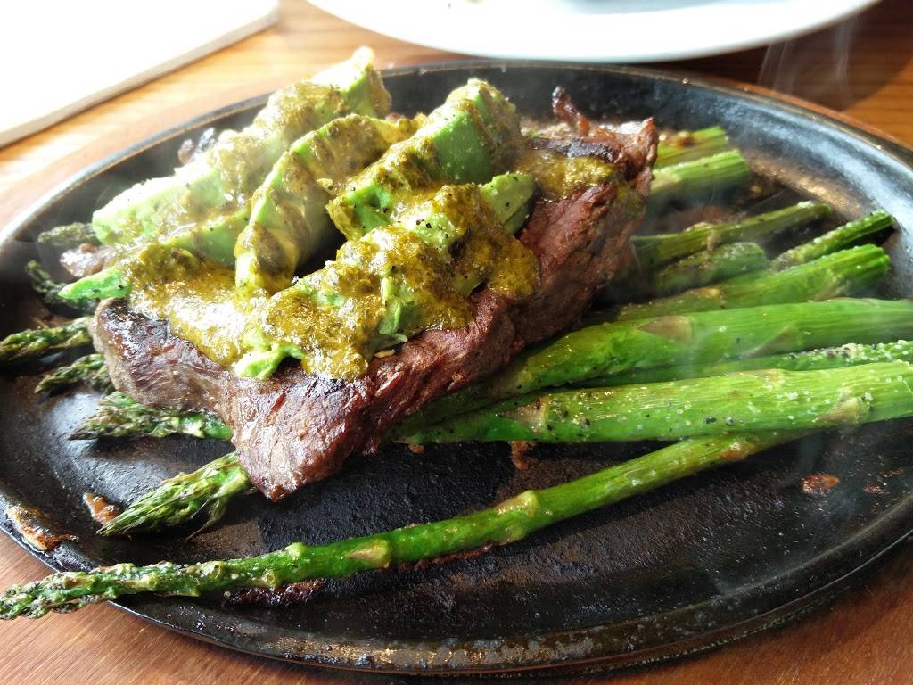 Chilis Grill & Bar | meal takeaway | 80-16 Cooper Ave, Glendale, NY 11385, USA | 7183664272 OR +1 718-366-4272