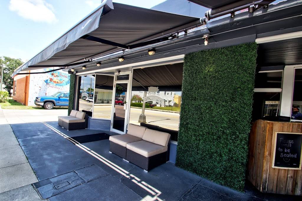 Southern Social | restaurant | 1932 14th Ave, Vero Beach, FL 32960, USA | 7722052212 OR +1 772-205-2212