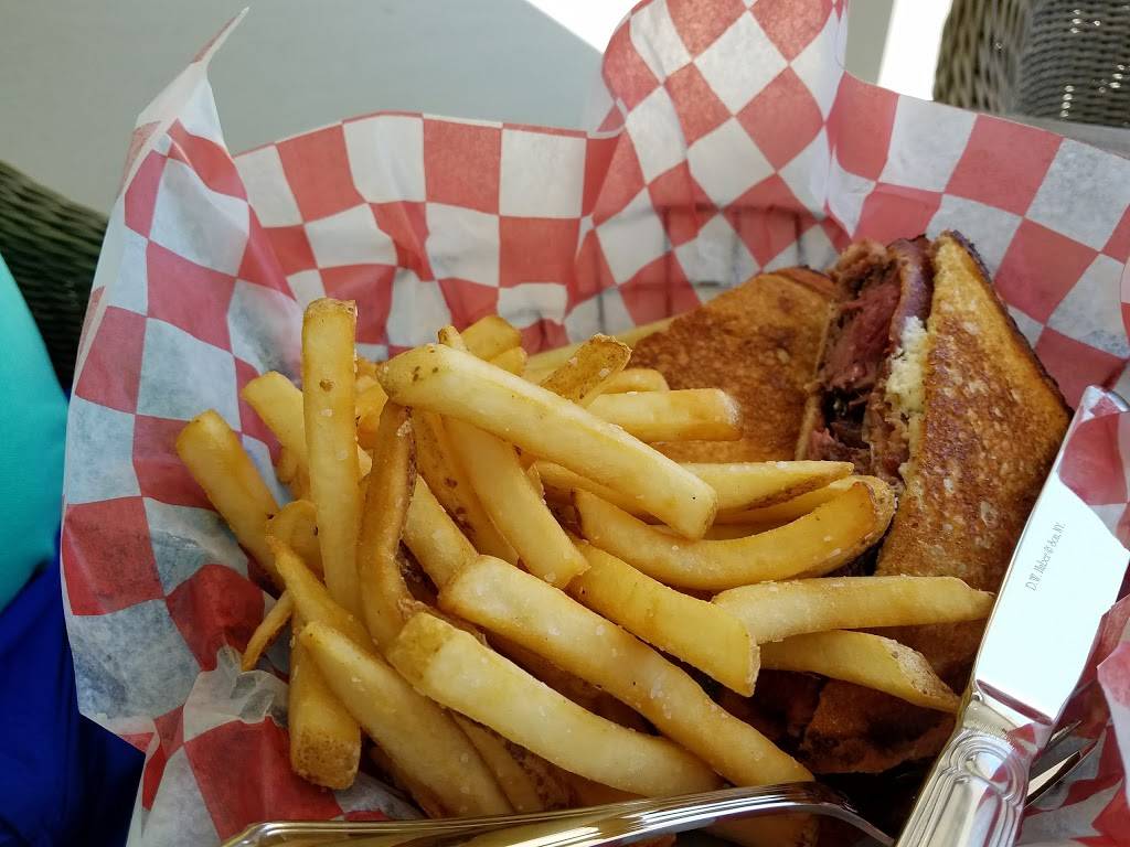 Tillies at the Clubhouse | restaurant | 2138 US-220 BUS, Bedford, PA 15522, USA | 8146245735 OR +1 814-624-5735