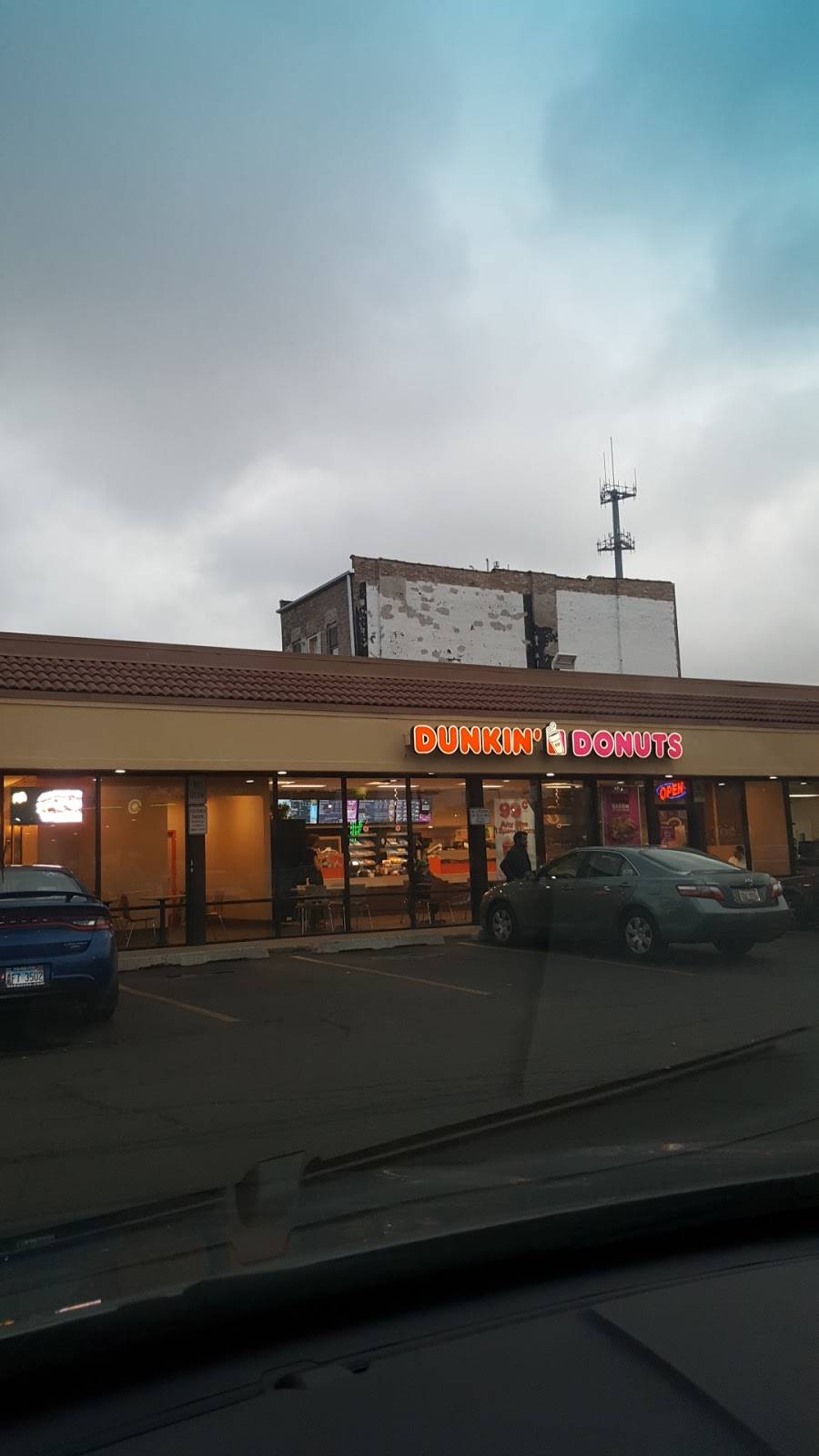 Dunkin Donuts | cafe | 749 W 31st St, Chicago, IL 60616, USA | 3125679212 OR +1 312-567-9212