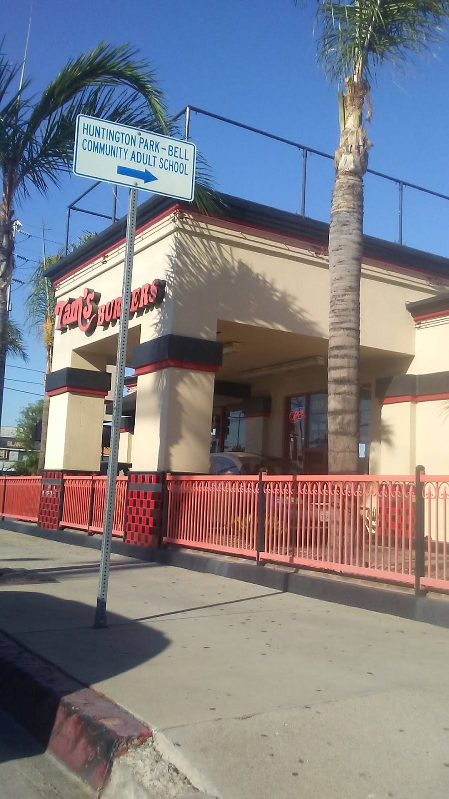 Tams Burgers | restaurant | 2850 Slauson Ave, Huntington Park, CA 90255, USA | 3235886400 OR +1 323-588-6400