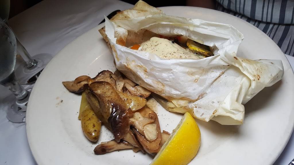 Chadwicks | restaurant | 8822 3rd Ave, Brooklyn, NY 11209, USA | 7188339855 OR +1 718-833-9855