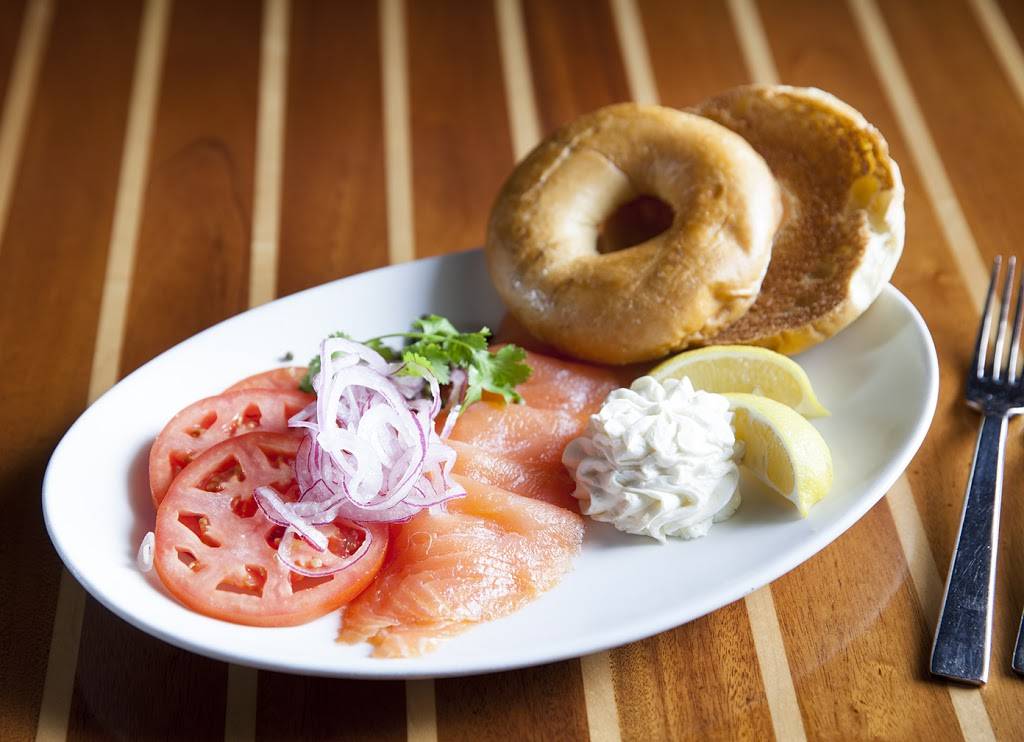 Schooners Coastal Kitchen & Bar | restaurant | 400 Cannery Row, Monterey, CA 93940, USA | 8313722628 OR +1 831-372-2628