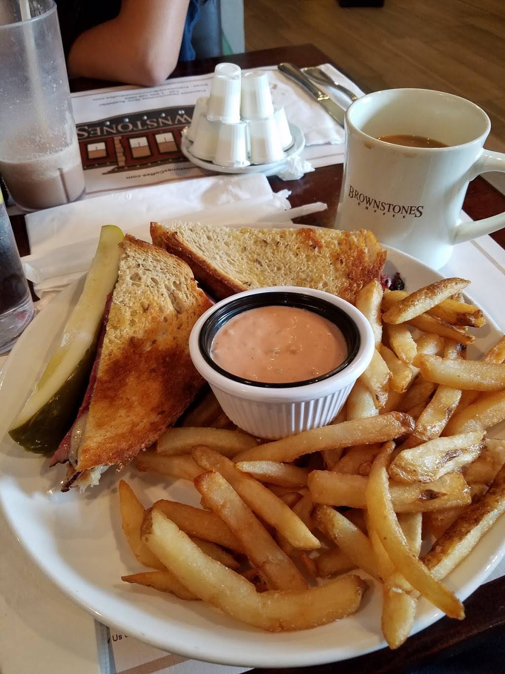 Brownstones Coffee | restaurant | 361 Larkfield Rd, East Northport, NY 11731, USA | 6314868897 OR +1 631-486-8897